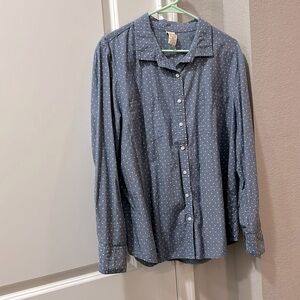 Women’s Light weight denim look shirt.